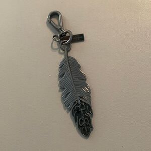 Metal Feather Keychain 